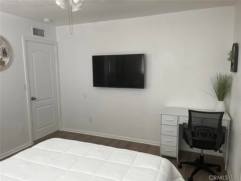 2734 Grove St — Photo 11