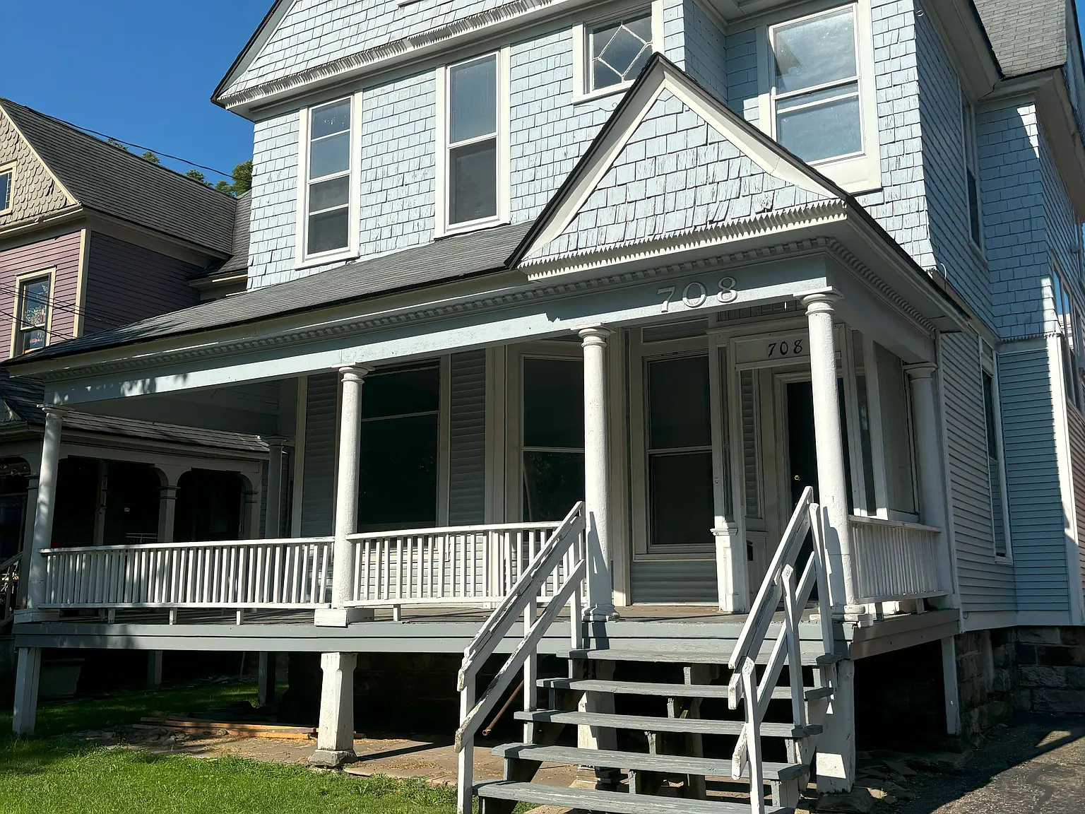 6 bed, 2500 sqft, $2,200 — Photo 1