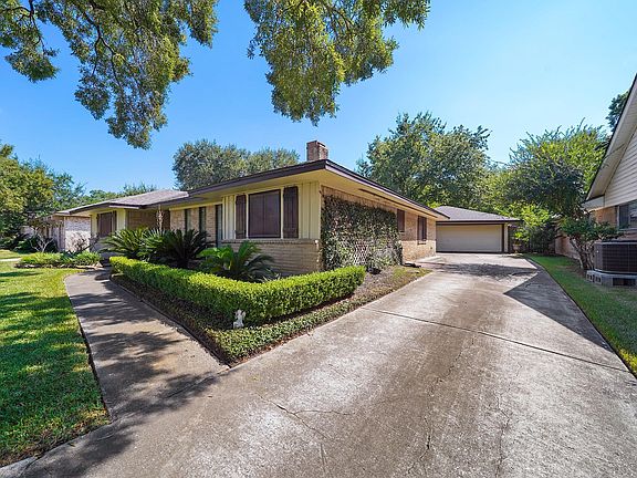 2nd image of 1114 Laurel Valley Dr