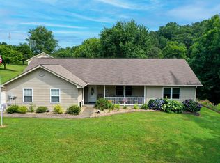 1733 Oakdale Dr, Dandridge, TN 37725