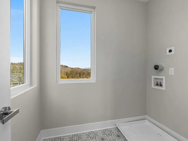 506 W Trinity Ln — Photo 17
