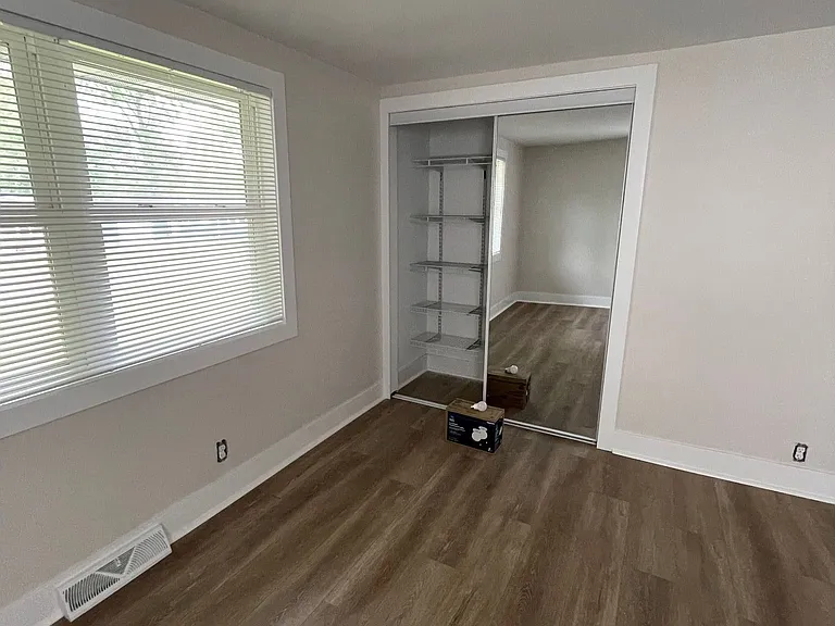 321 Monroe St — Photo 3