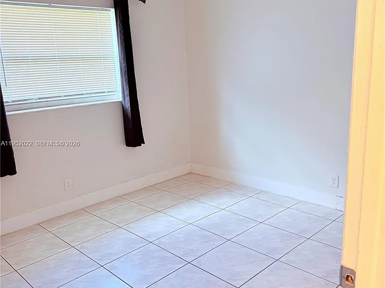 824 SW 12th Ct #826 — Photo 3