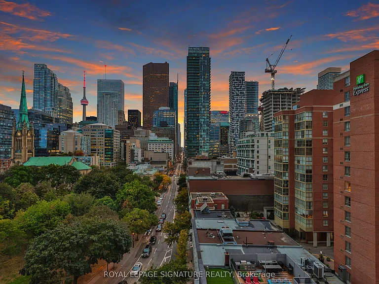 112 George St S #902 — Photo 32