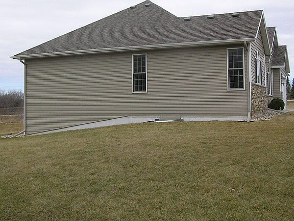 3rd image of 30 Bluegrass Dr NW
