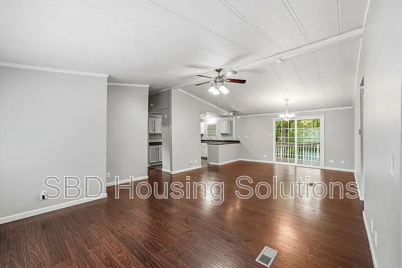 4 bed, 2.0 bath, $2,099 — Photo 2