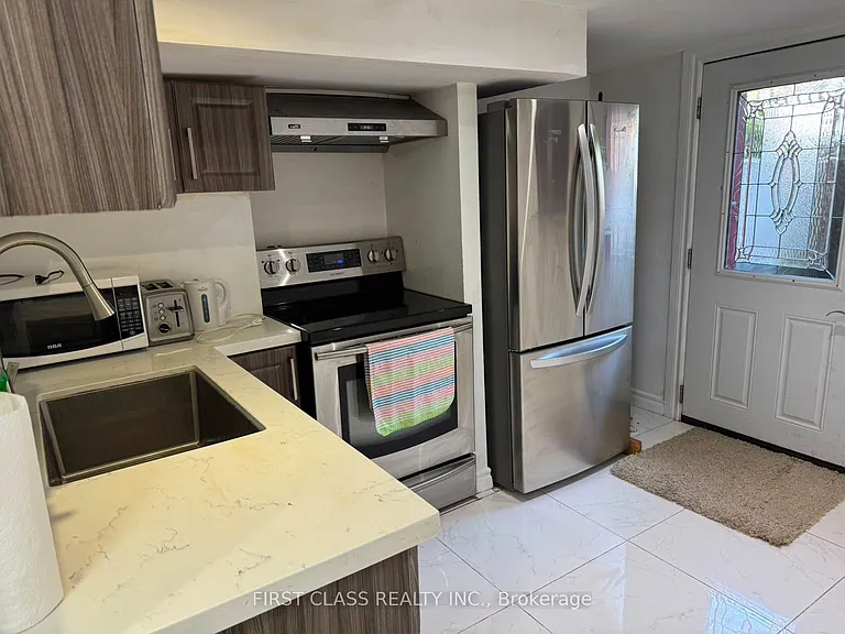 524 Bathurst St #BSMNT — Photo 1