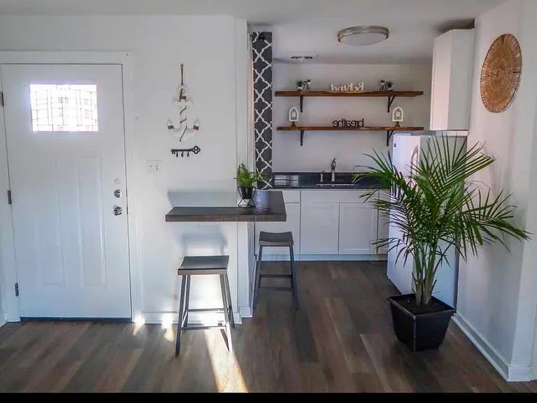 200 E Maxwell St #8 — Photo 3