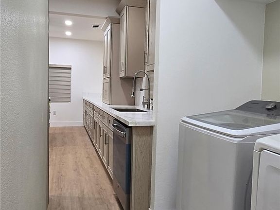 4th image of 289 Brown St