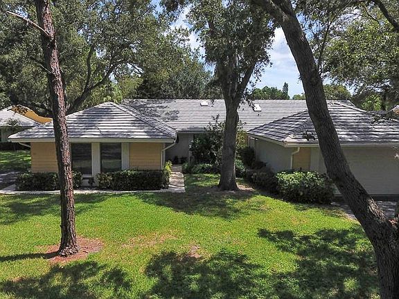 4th image of 210 Southampton Ln #252