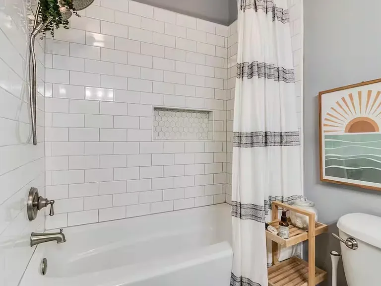 213 Saint Thomas St — Photo 18