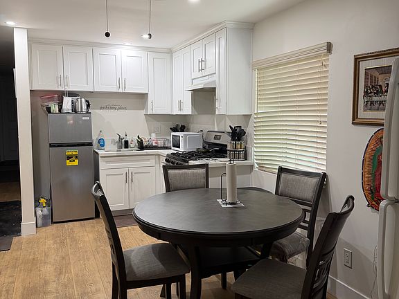 5th image of 1501 Rollins Dr