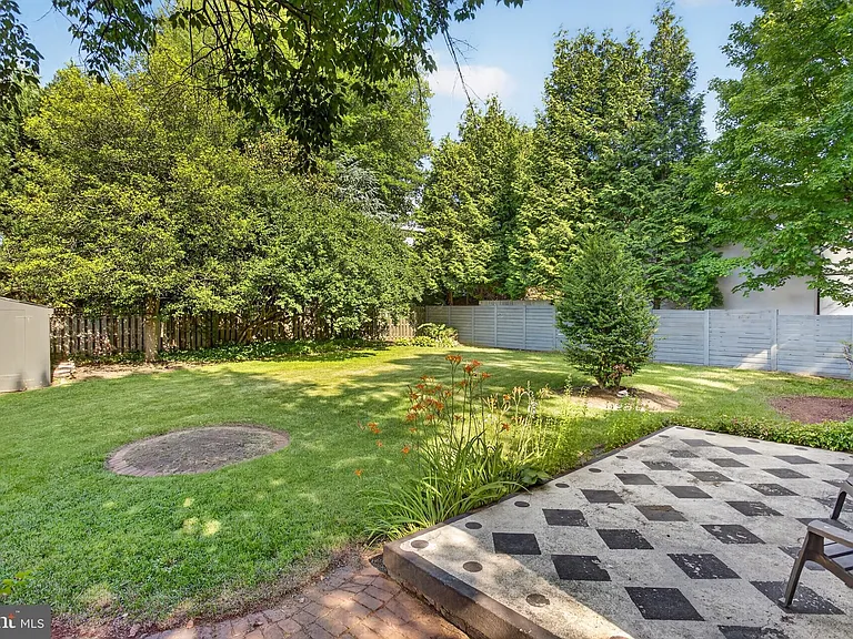 7803 Marbury Rd — Photo 22
