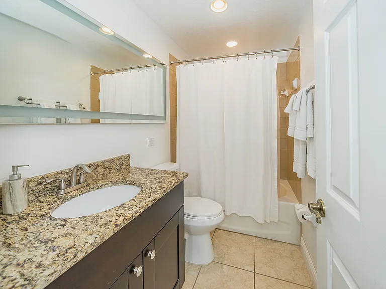 205 E Kirby St — Photo 12