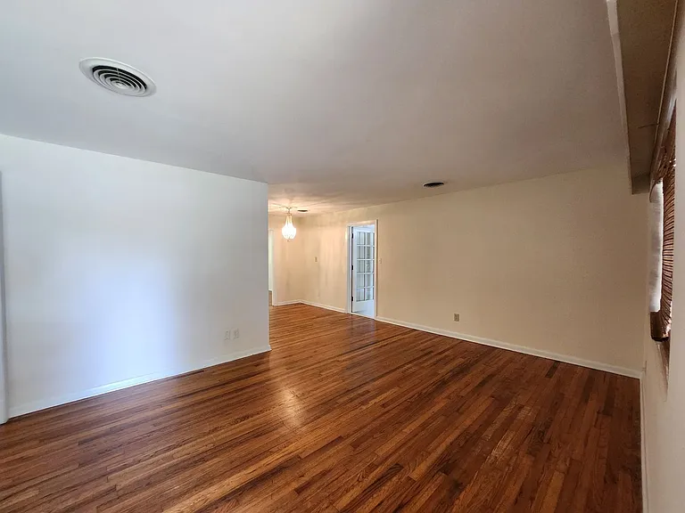 1226 Brandt Dr — Photo 2