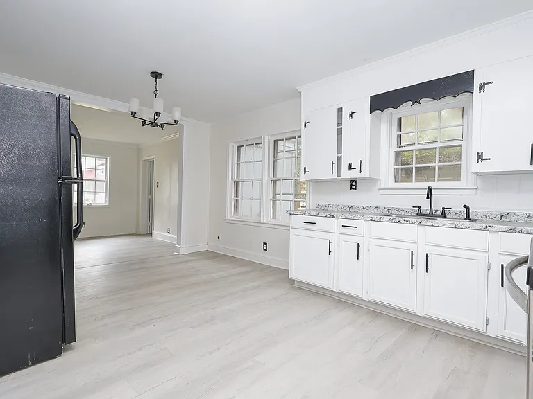 209 Calhoun St — Photo 11