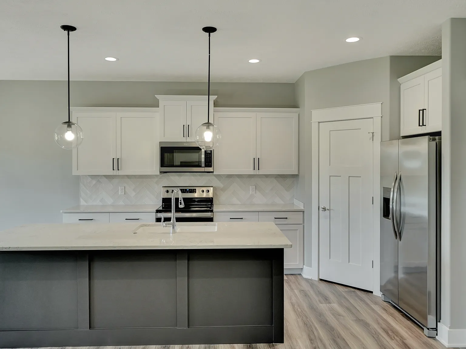 4 bed, 2600 sqft, $3,200 — Photo 4