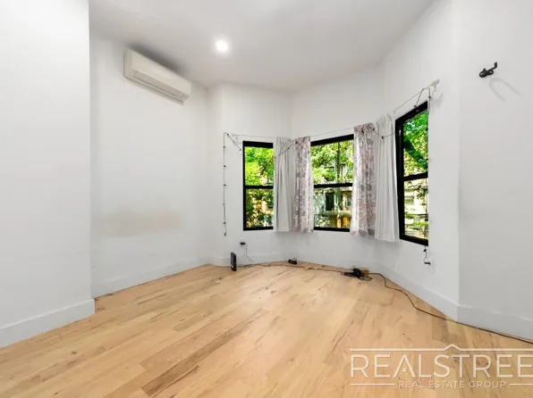 1276 Jefferson Avenue image 4 of 12