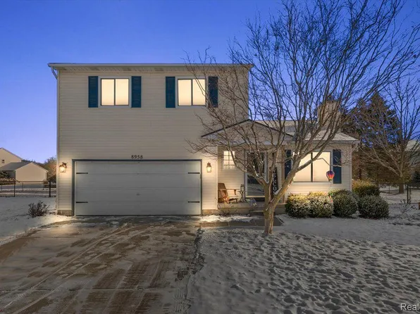 8958 Sunflower Dr, Whitmore Lake, MI 48189