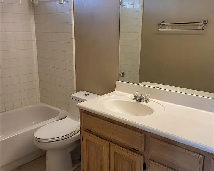 404 Swenson St — Photo 11