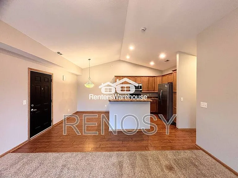 2000 Meadow Ct #405 — Photo 4