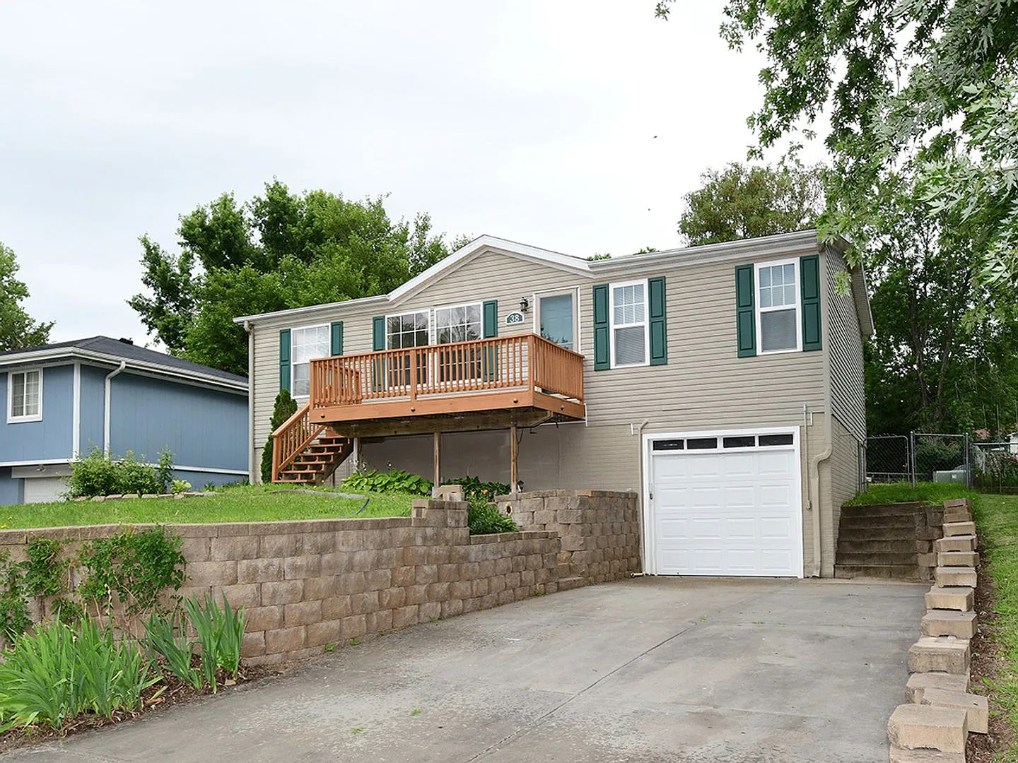 4 bedroom / 3 bath in Yutan! Available Now! — Photo 3