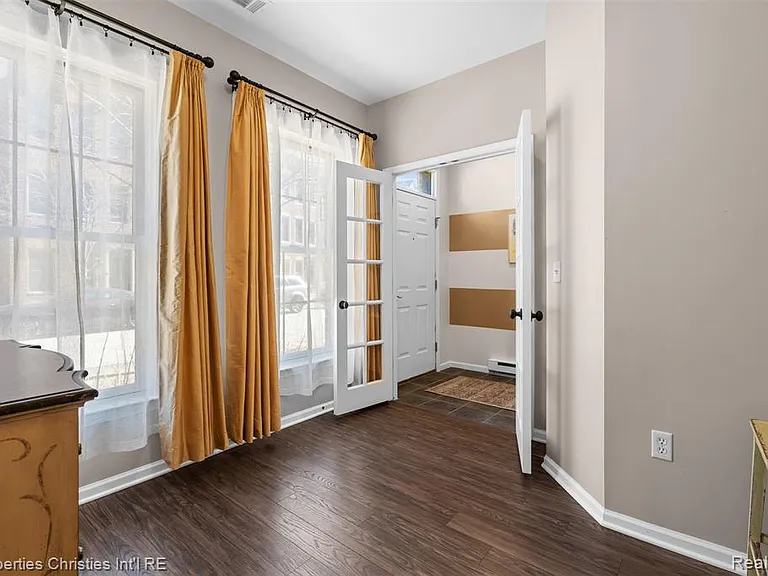 512 Graten St — Photo 12