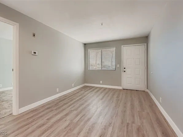1381 E University Ave APT 202, Las Vegas, NV 89119