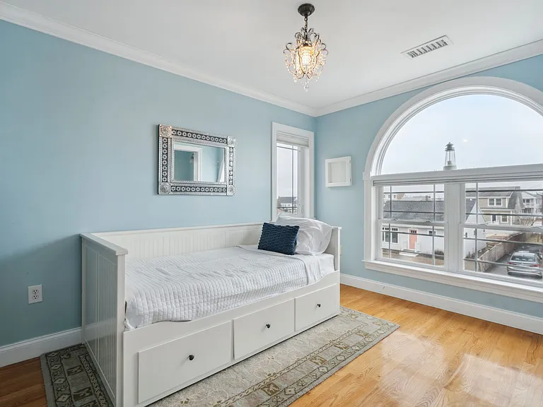 9 Lowell St — Photo 11