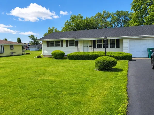 223 Crescent Dr, Decatur, IL 62526