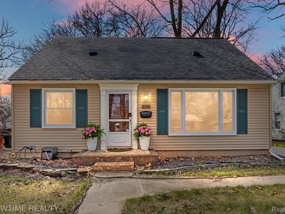 23561 Seneca St, Oak Park, MI, 48237