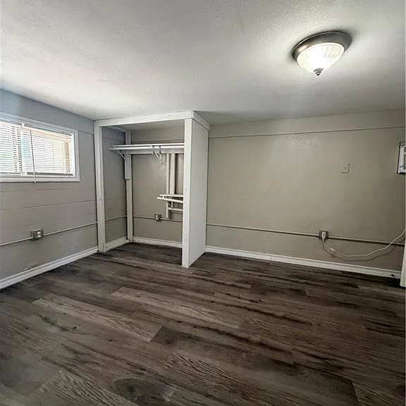 700 E Sam Houston Blvd — Photo 16