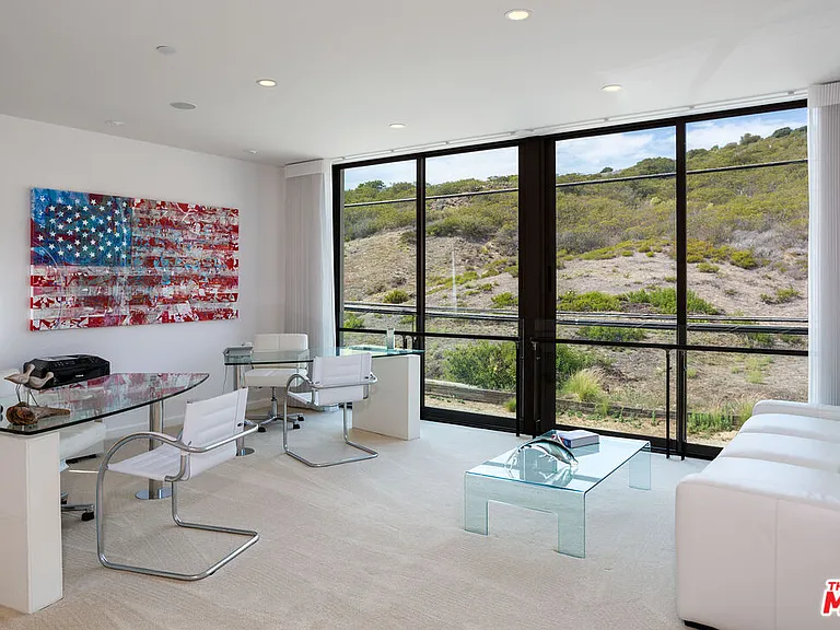 24230 Malibu Rd — Photo 24