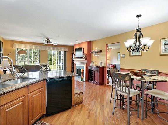 5th image of 725 Grosse Pointe Cir