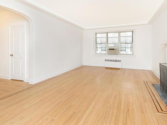 2nd image of 4 Park Ln APT 2H