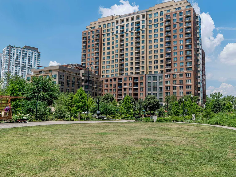 The Acadia at Metropolitan Park — Photo 29