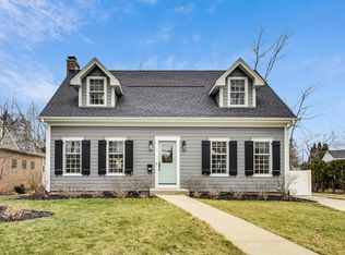 504 S Hi Lusi Ave, Mount Prospect, IL 60056