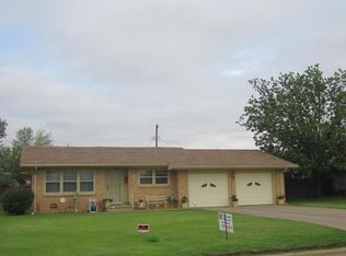 1313 Ennis St, Plainview, TX 79072