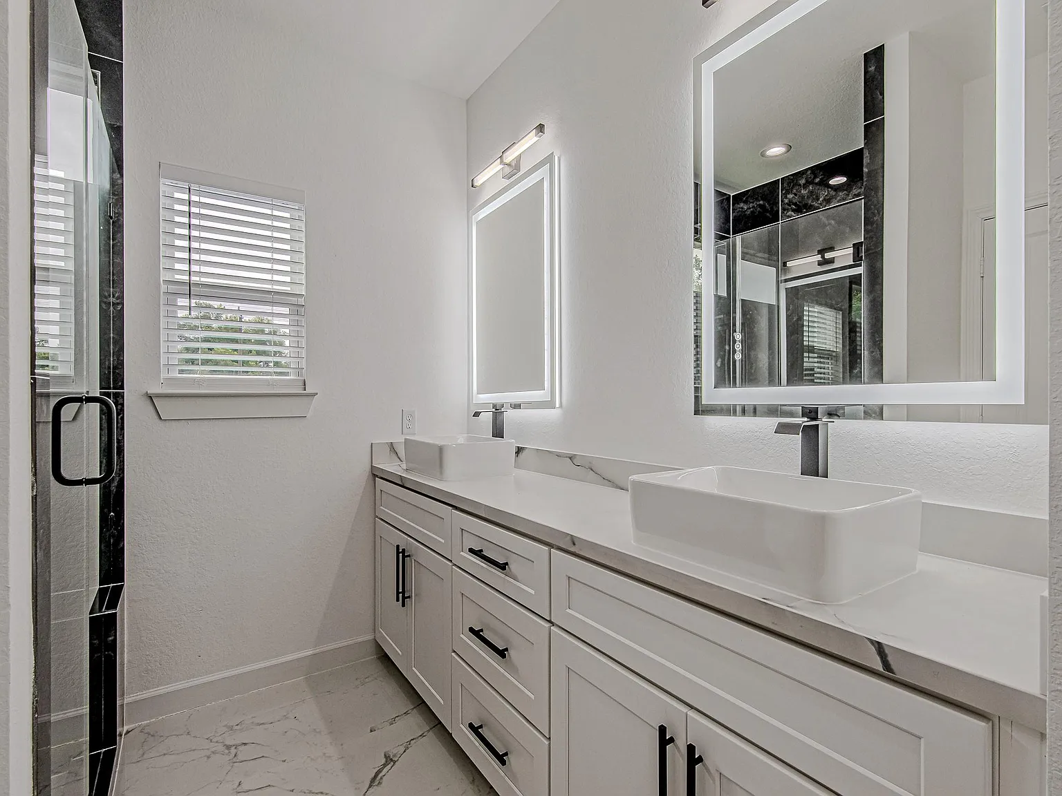 3 bed, 2.5 bath, 1599 sqft, $2,400 — Photo 2