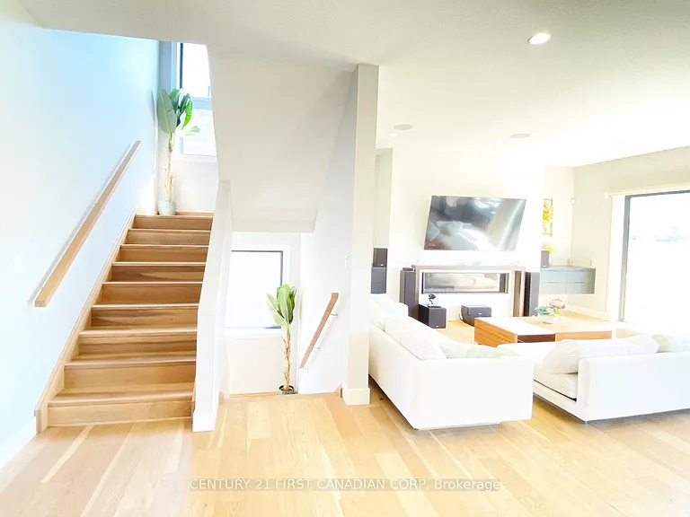 53 Edwin Dr — Photo 13