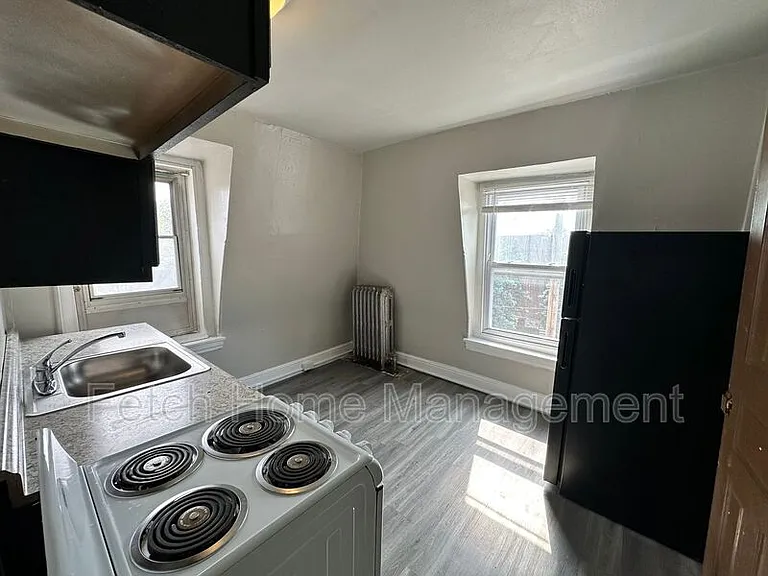 100 Windsor St #3 — Photo 10