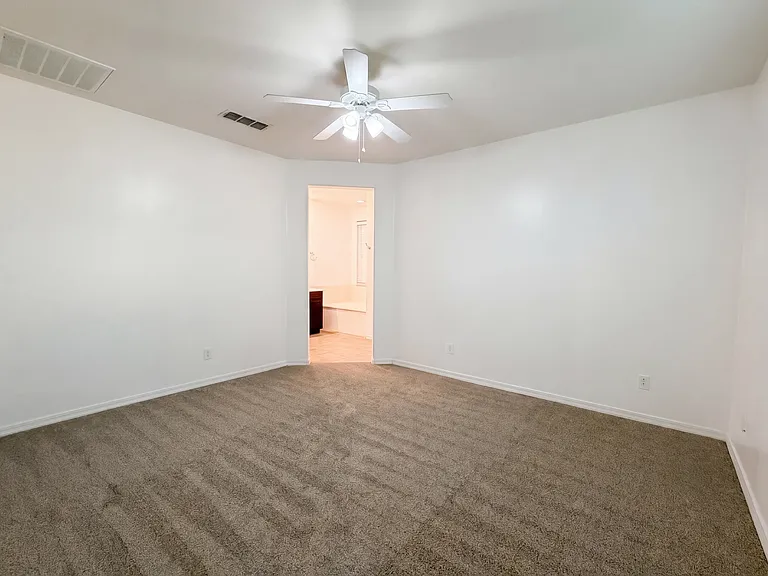 146 E Bernie Ln — Photo 14