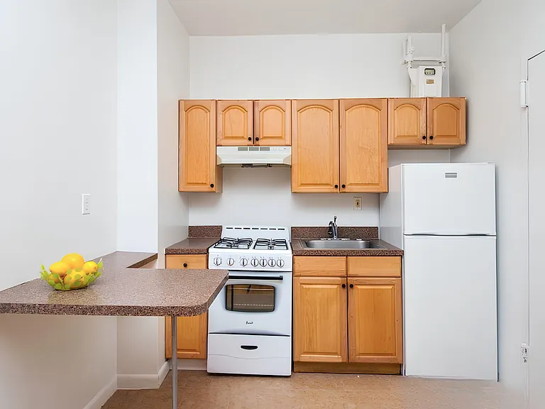309 E 95th St #26 — Photo 3