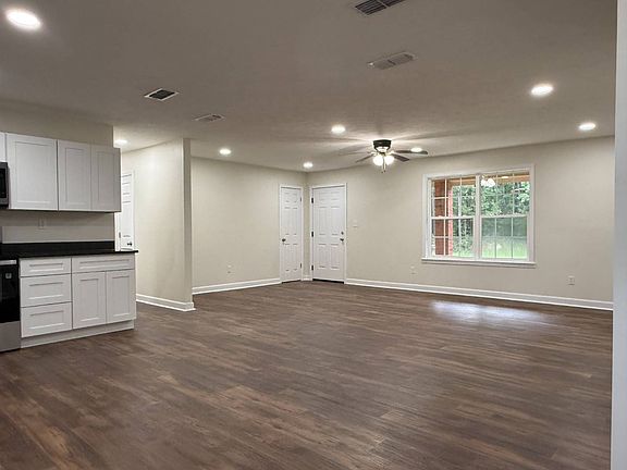 4th image of 691 Evergreen Rd