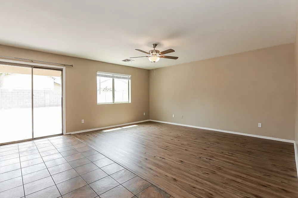 4 bed, 2.5 bath, 2011 sqft, $1,900 — Photo 4