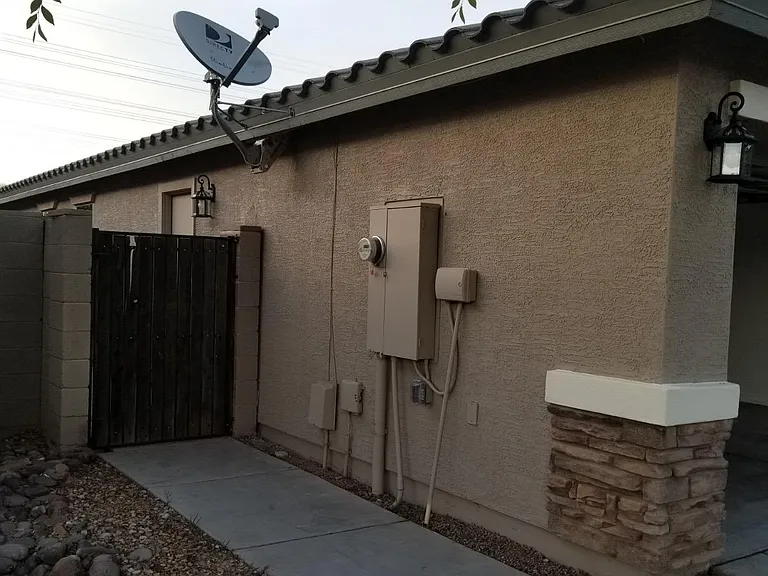 10408 W Raymond St — Photo 34