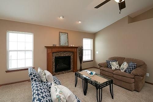 4th image of 421 Rolling Hills Dr