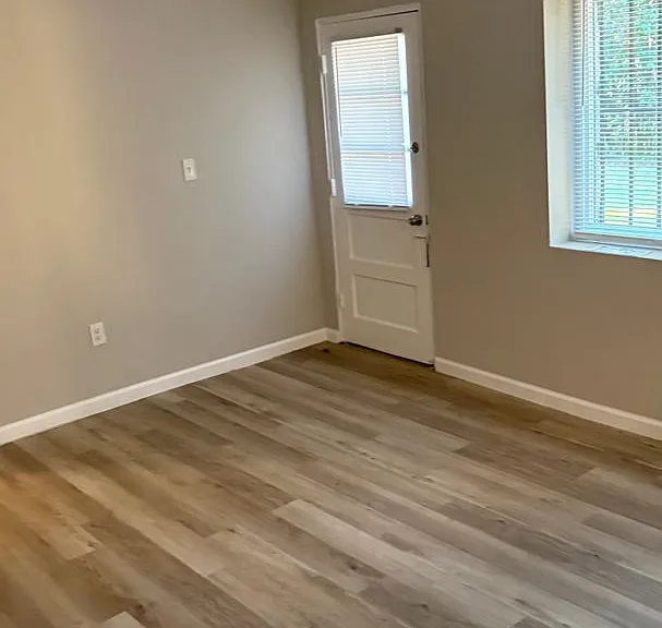 2059 Honeysuckle Ln SW #B — Photo 3