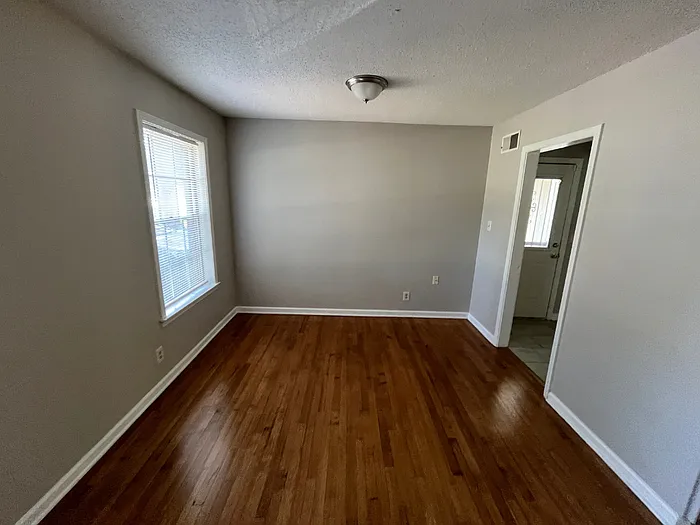 3 bed, 2.0 bath, 1305 sqft, $1,395 — Photo 4