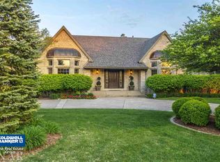 5 Stoney Ct, Bloomington, IL